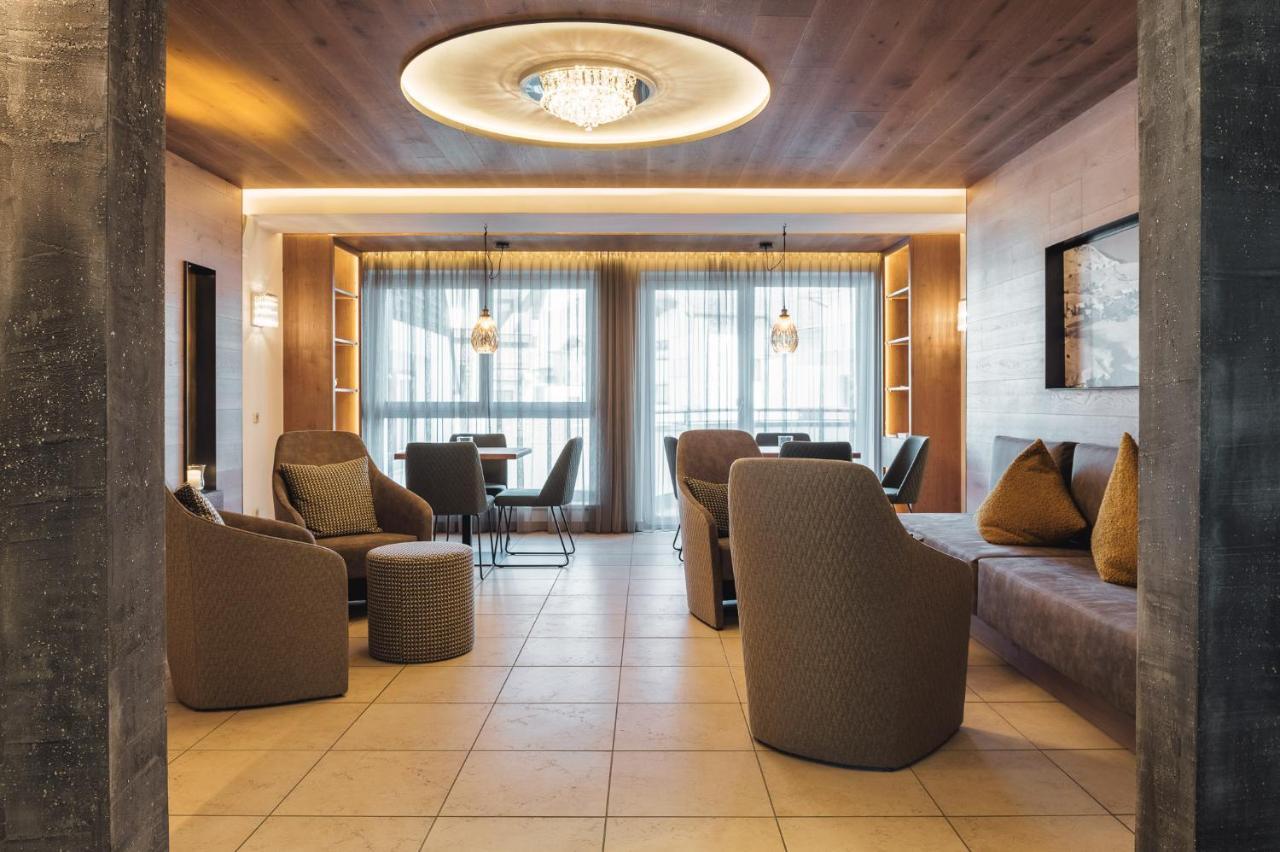 Hotel Alpenroyal Fiss Exteriör bild